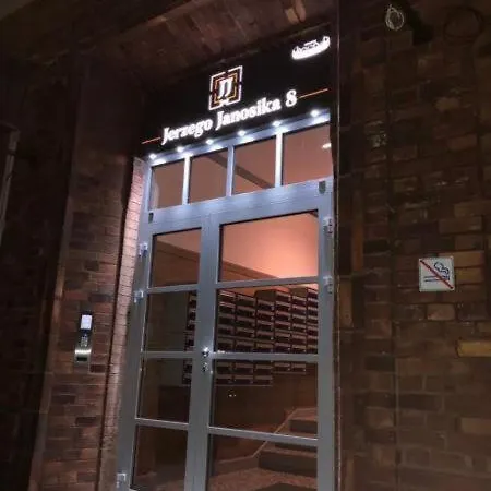 800 No.1 Centrum Lägenhet